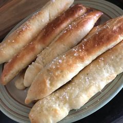A picture of Olive Garden Breadsticks.