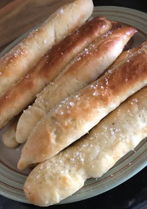 A picture of Olive Garden Breadsticks.