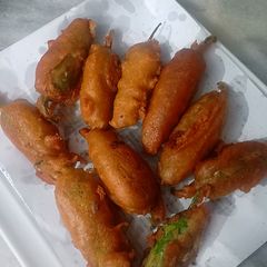 A picture of Cheesy jalapeño fritters.