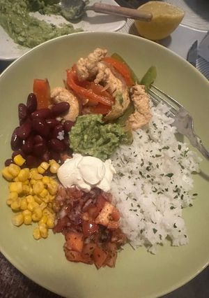 صورة لوصفة الارز المكسيكي Mexican rice bowl