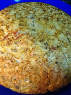 Una foto de Tortilla de berenjenas y bacon a la barbacoa