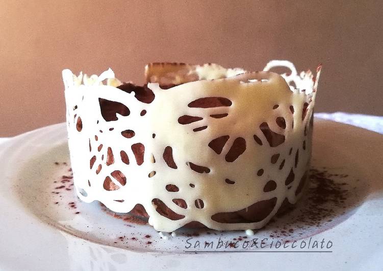 How to Prepare Premiato Mousse al cioccolato fondente e crema di nocciola