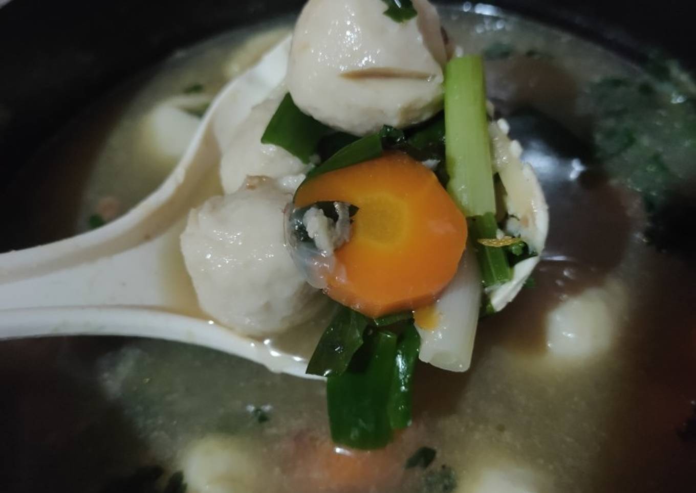 Bagaimana Menyiapkan Sop bakso simpel, Lezat Sekali