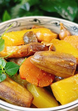 Hình của món Vị quê: Chuối xanh kho đu đủ.
