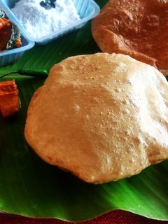 पूरी (Puri recipe in hindi) रेसिपी मुख्य फोटो