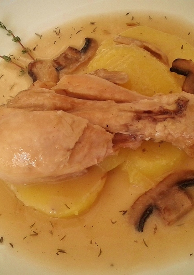 Una foto de Muslos de Pollo en salsa de Champiñones