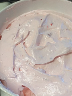 Una foto de Mousse de frutillas 😋