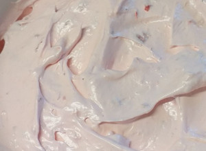 Una foto de Mousse de frutillas 😋