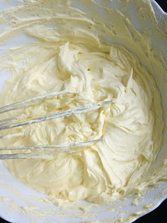 A picture of Vanilla Buttercream icing.