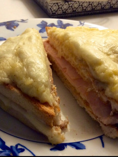 Una foto de Sándwich croque-monsieur