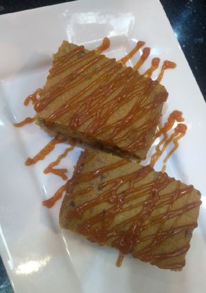 A picture of Date brownie or date pudding.