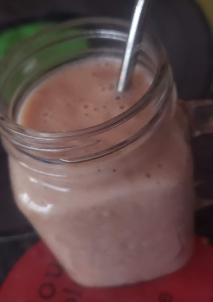 Una foto de Batido de frutilla y mango