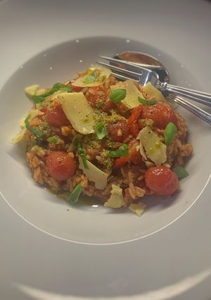 A picture of Emilys Cheats Tomato Risotto.