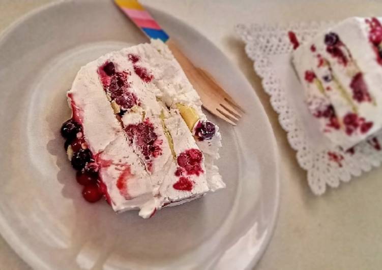 Recetta di Qualsiasi sera della settimana Viennetta cioccolato bianco e frutti di bosco