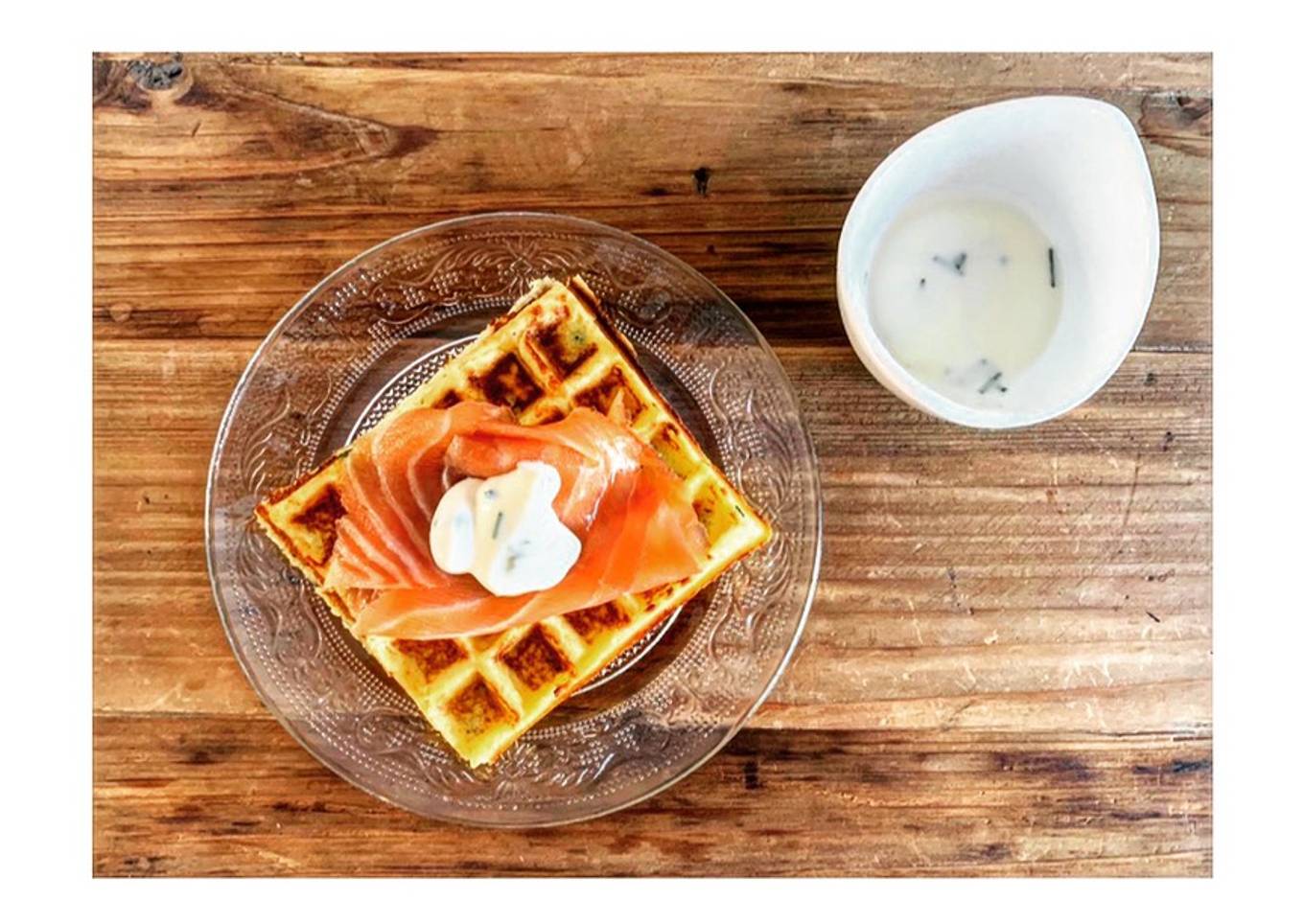 Gaufres de pommes de terre, saumon fumé et crème citronnée