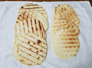 Una foto de Tortillas de harina(masa para tacos o burritos)