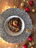 Noodles di riso nero con gamberi, peperoni e funghi