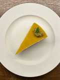 Cheesecake al lime con jus al passion fruit