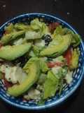 Ensalada de aguacate con aderezo de crema y amaranto con chía. México