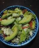 Ensalada de aguacate con aderezo de crema y amaranto con chía. México
