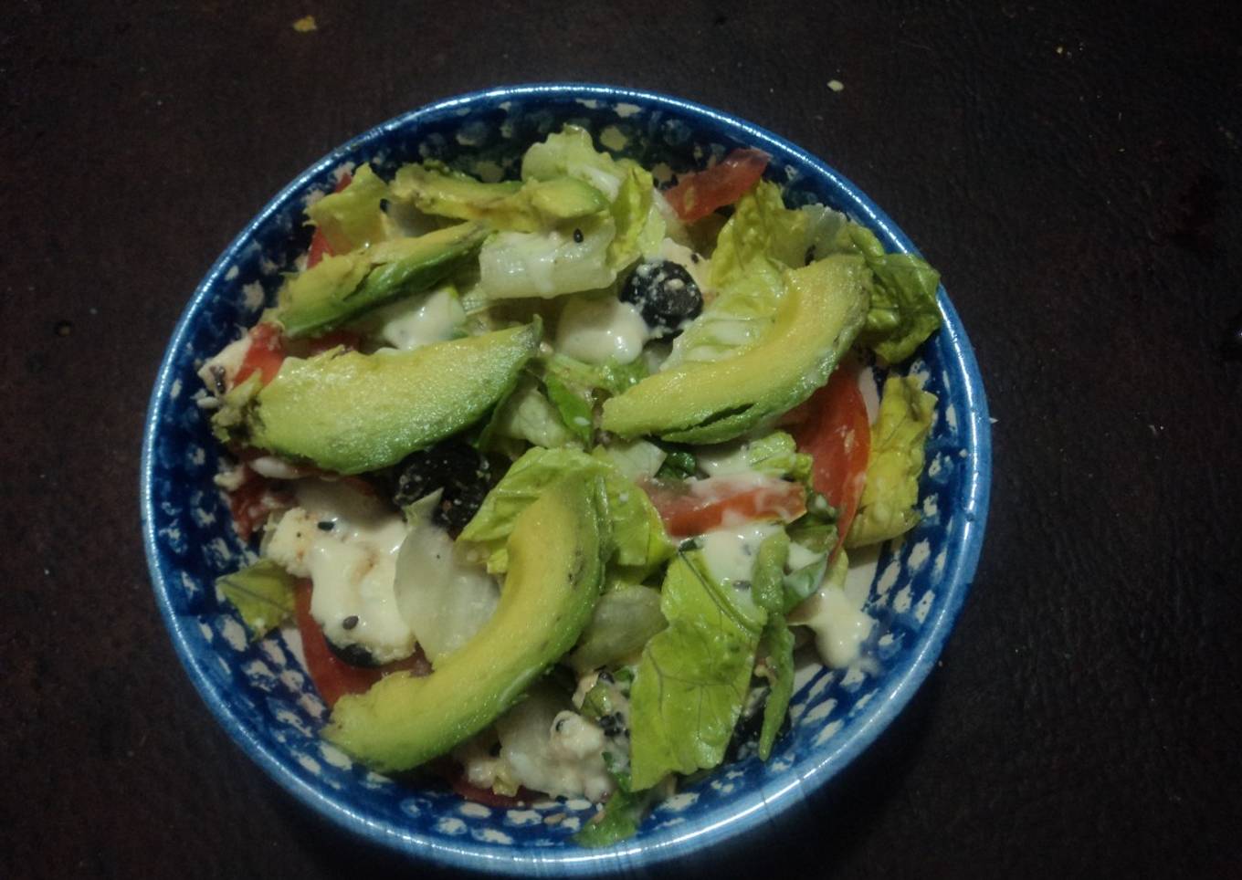 Ensalada de aguacate con aderezo de crema y amaranto con chía. México