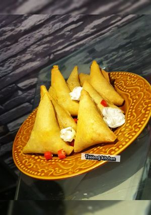 A picture of Chicken samosa 2.