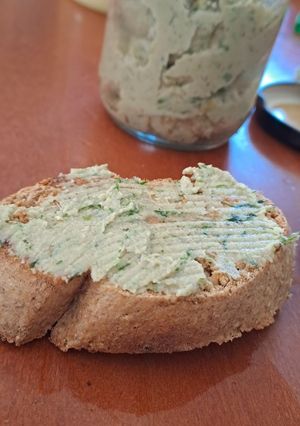 Una foto de Queso untable de castañas de cajú con ciboulette