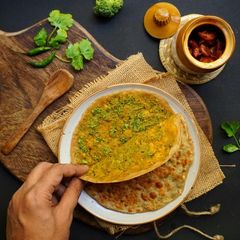 A picture of Broccoli Parantha.