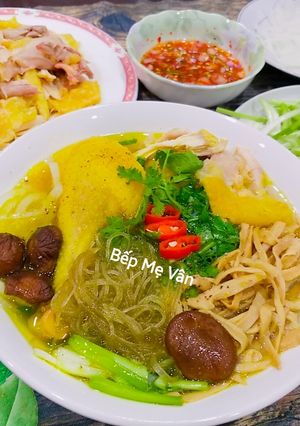 Hình của món Miến Dong Gà Ta(Ức Gà) Nấu Với Măng Khô Đặc Sản Tây Bắc.