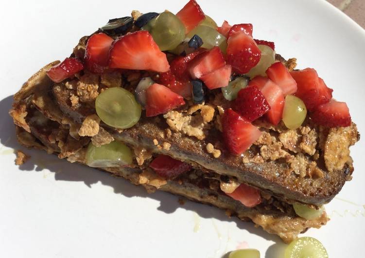 Breakfast amazingness😋 French toast with cereals and fresh fruits🍓🍇