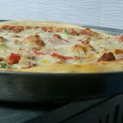 A picture of Chicken Tikka pizza.