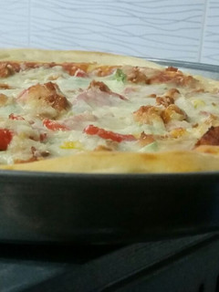 A picture of Chicken Tikka pizza.