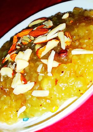 आलू का हलवा (Aloo ka halwa recipe in hindi) रेसिपी मुख्य फोटो