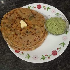 A picture of Aloo Palak paratha.