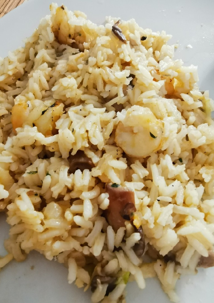 Una foto de Arroz con gambas y setas