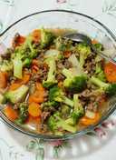 Tumis daging cincang (Stir-fried minced beef broccoli carrot)