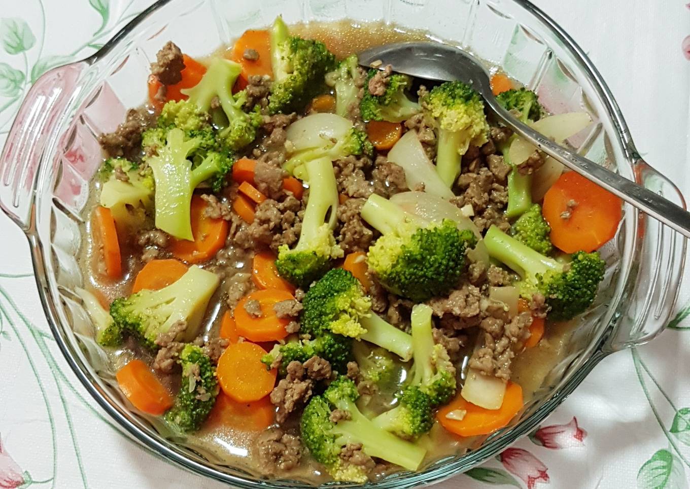 Tumis daging cincang (Stir-fried minced beef broccoli carrot)