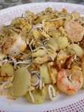Revuelto de gulas con patatas y gambas