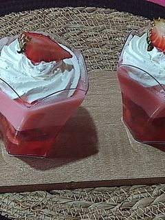 صورة لوصفة تحلية بالفراولة