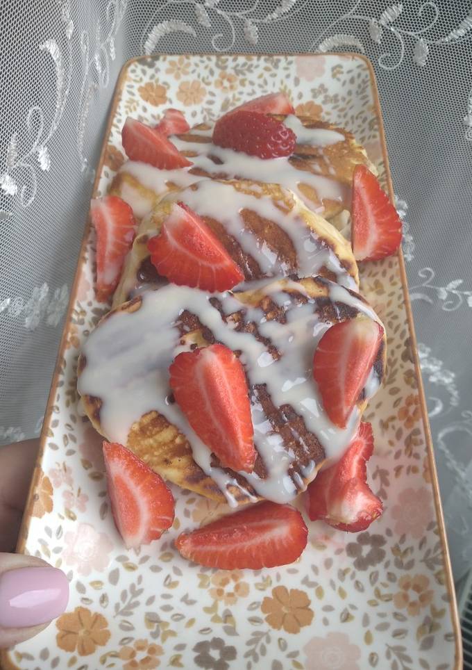 Панкейки з полуницею