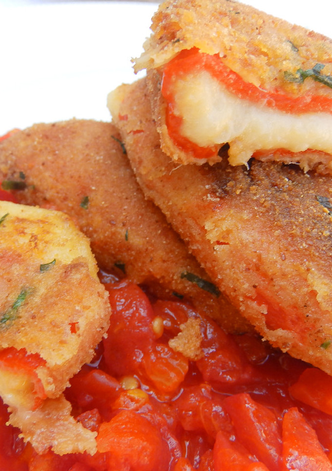 Una foto de Pimientos del piquillo rellenos de brandada de bacalao
