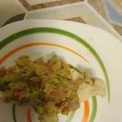 Una foto de Tapa de pollo y aguacate