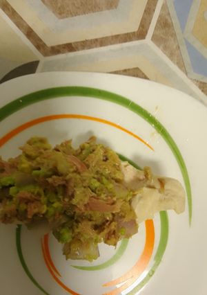 Una foto de Tapa de pollo y aguacate