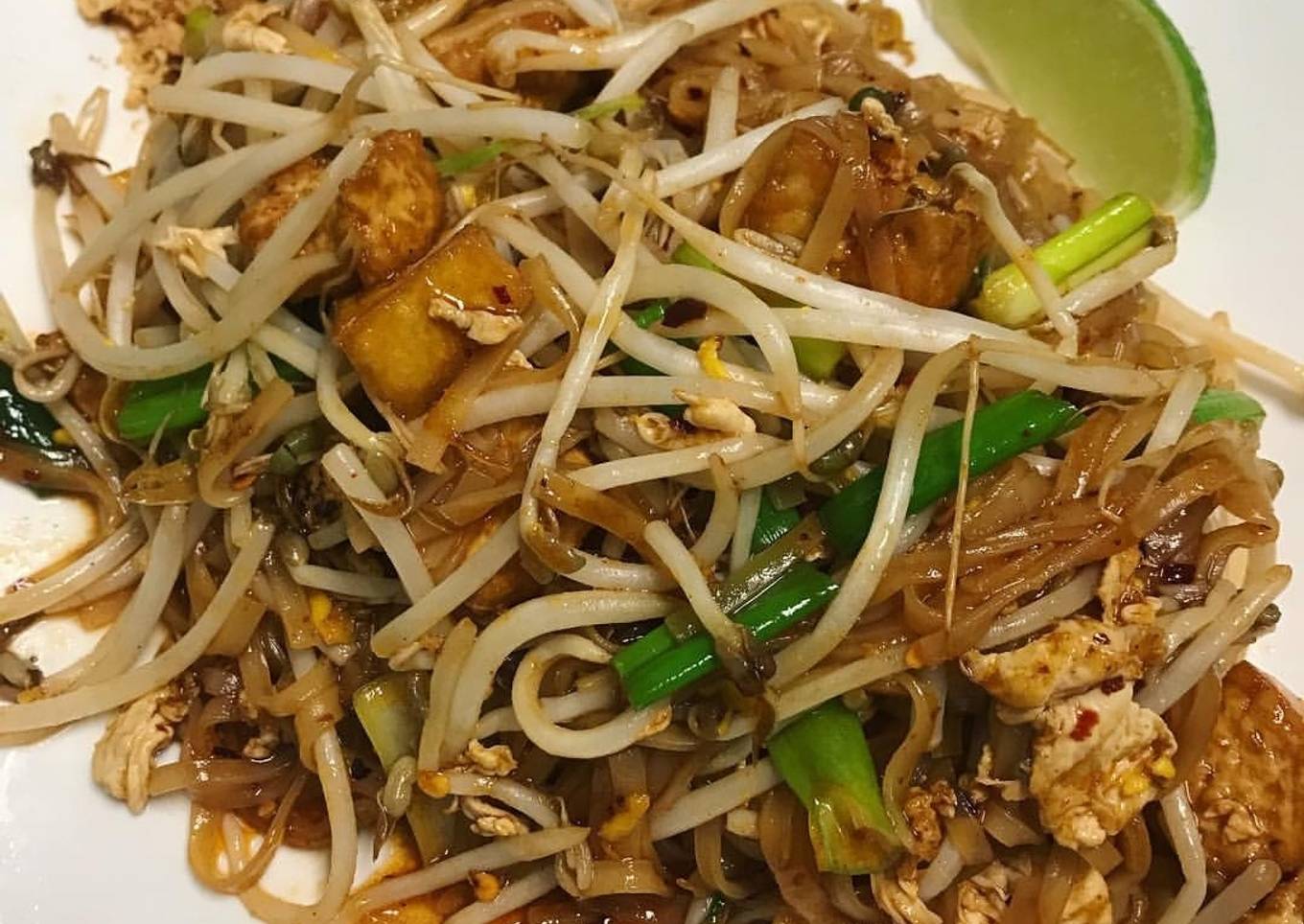Pad thai con pollo