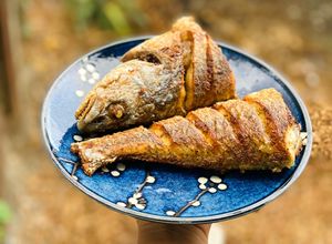 Hình của món Cá Hồng Biển Chiên Muối Sả.