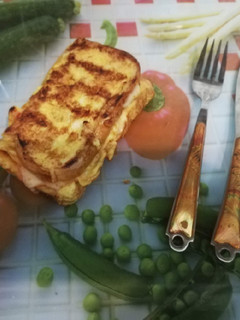 A picture of Street Toast or Korean egg sandwich.