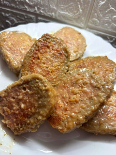 Foto di Polpettone di pollo formaggio e speck impanato