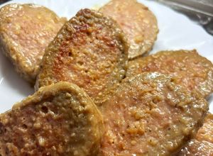 Foto di Polpettone di pollo formaggio e speck impanato