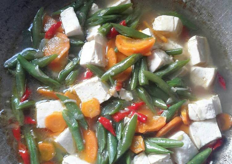 Resep Sayur buncis+wortel+tahu ala bunga kontrakan 60A yang Lezat