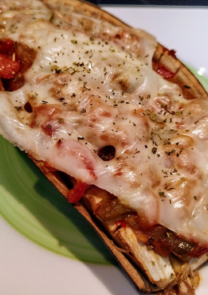 Una foto de Berenjena rellena de verduras